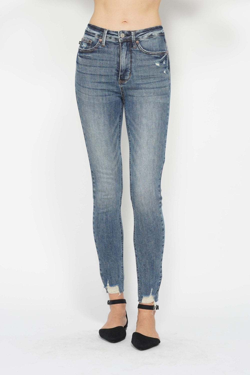 Jean skinny taille haute Judy Blue avec ourlet déchiré et effet usé et contrôle du ventre