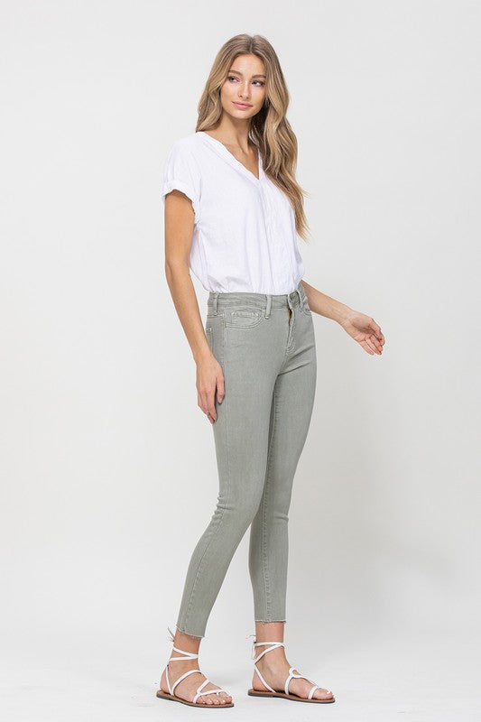 Jean taille mi-haute olive skinny avec ourlet effiloché