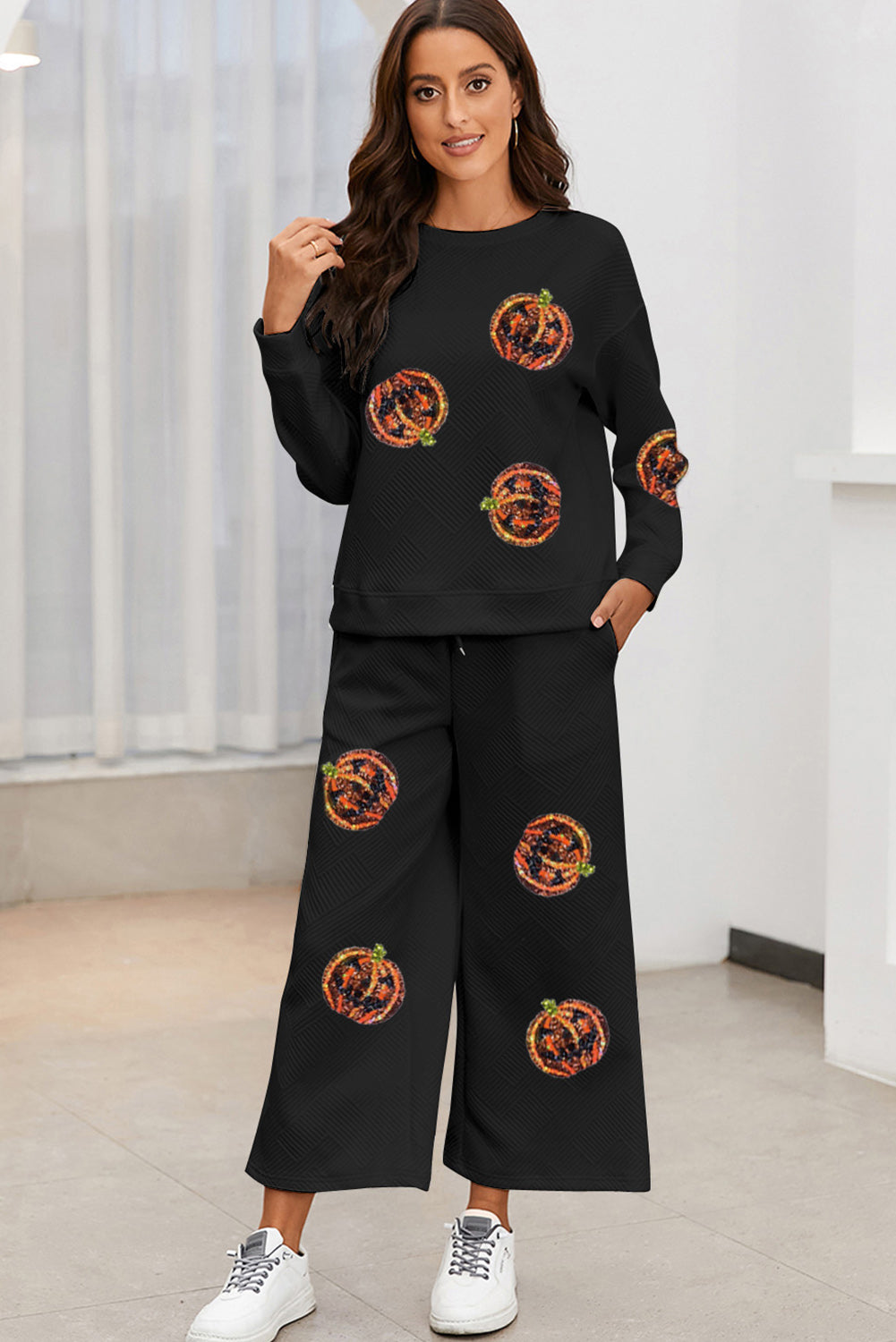 Conjunto de top y pantalón con parche de calabaza y lentejuelas