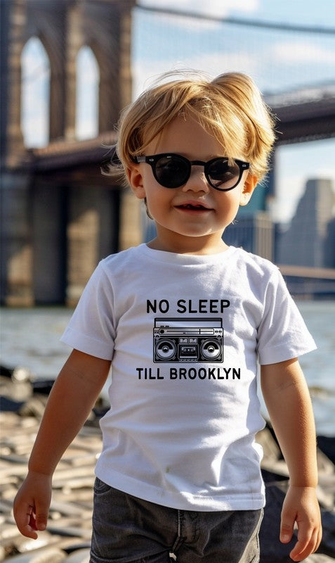 Camiseta para niños pequeños con el mensaje "No Sleep Till Brooklyn" de Cassette