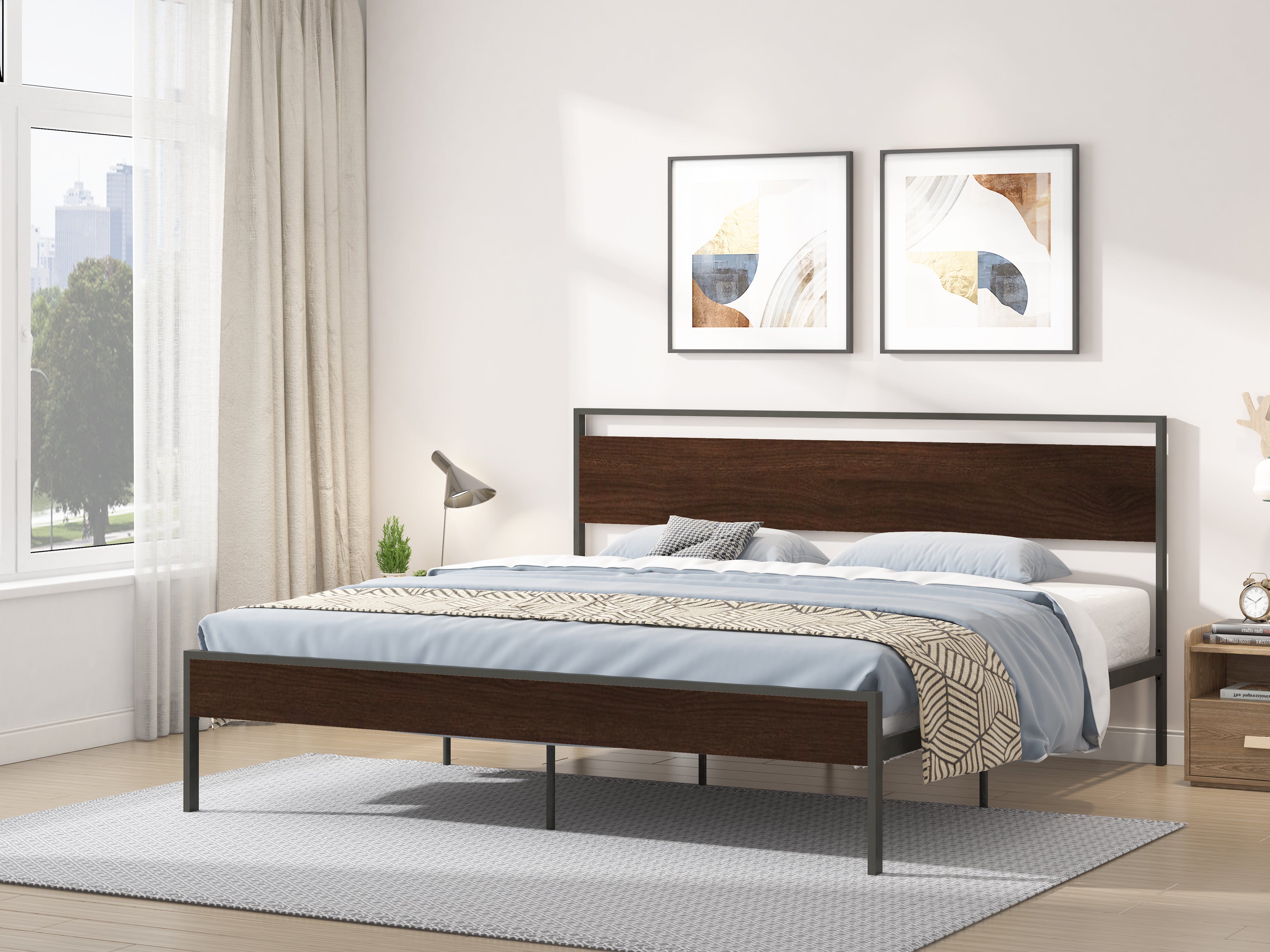 Cama Ceres de metal negra con cabecero y pie de cama de madera de nogal tamaño king