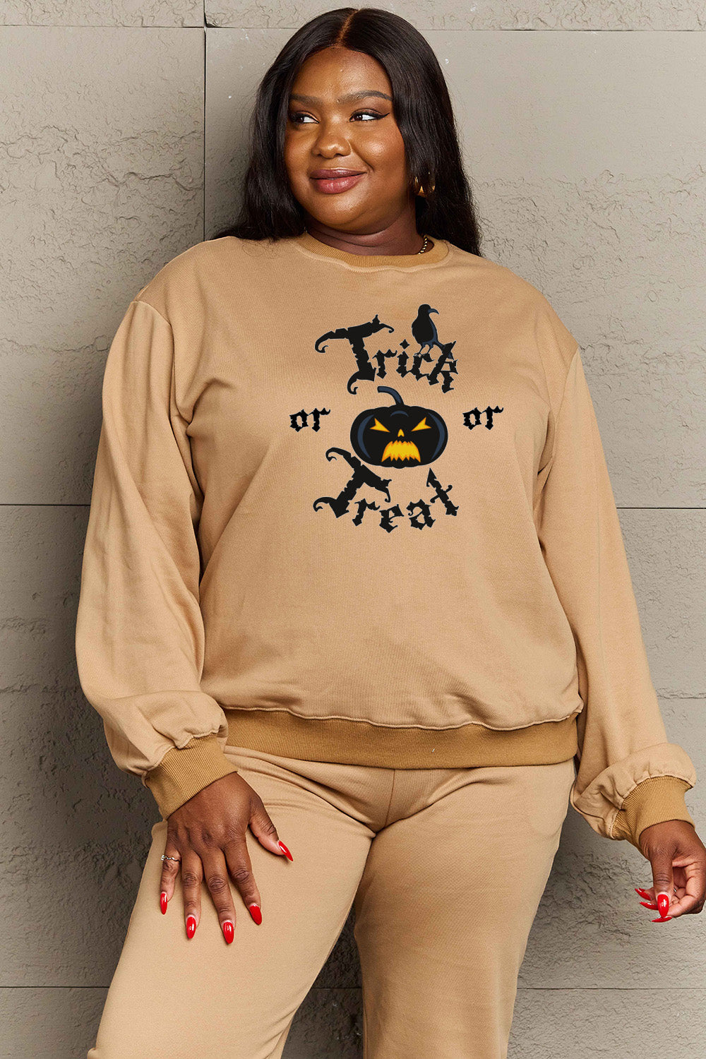 Sweat-shirt graphique Trick or Treat en taille réelle Simply Love