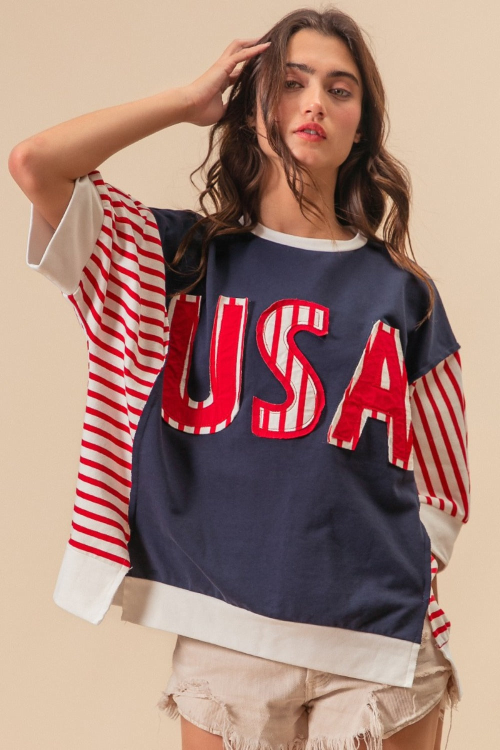 Camiseta de manga corta con contraste de patchwork y letras de BiBi USA