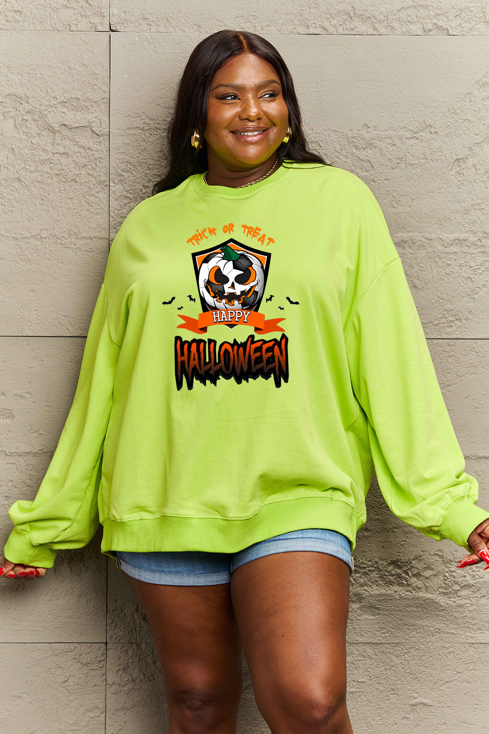 Sweat-shirt graphique Simply Love Full Size Trick or Treat Happy Halloween