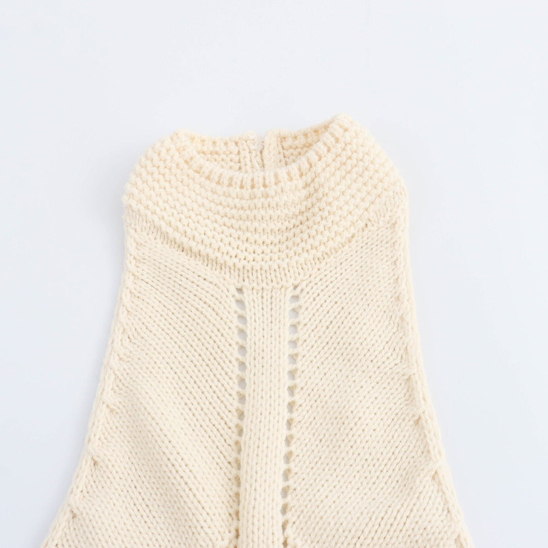 Hanging neck knitted slim fit sweater vest