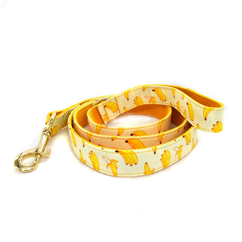 Collar de tracción para perros con forma de plátano amarillo, suministros para mascotas, se puede grabar con hebilla de metal dorado, cuerda de 1,5 m