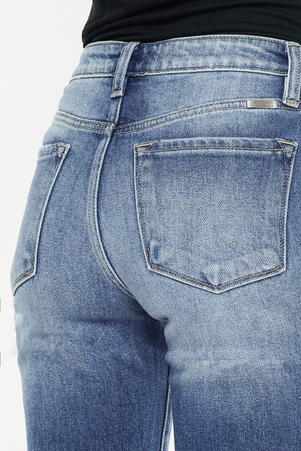 Jeans rectos recortados con detalle de dobladillo desgastado y cintura alta Kancan