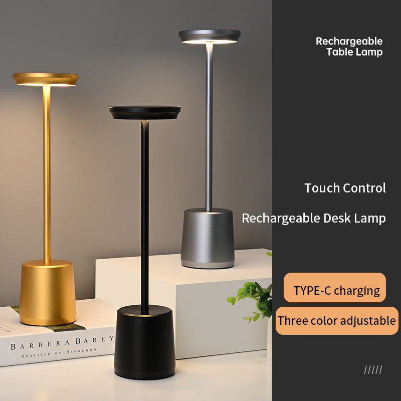 Lámpara de mesa LED táctil de metal simple con decoración de mesita de noche para dormitorio inalámbrica recargable Lámpara de bar de ambiente creativo