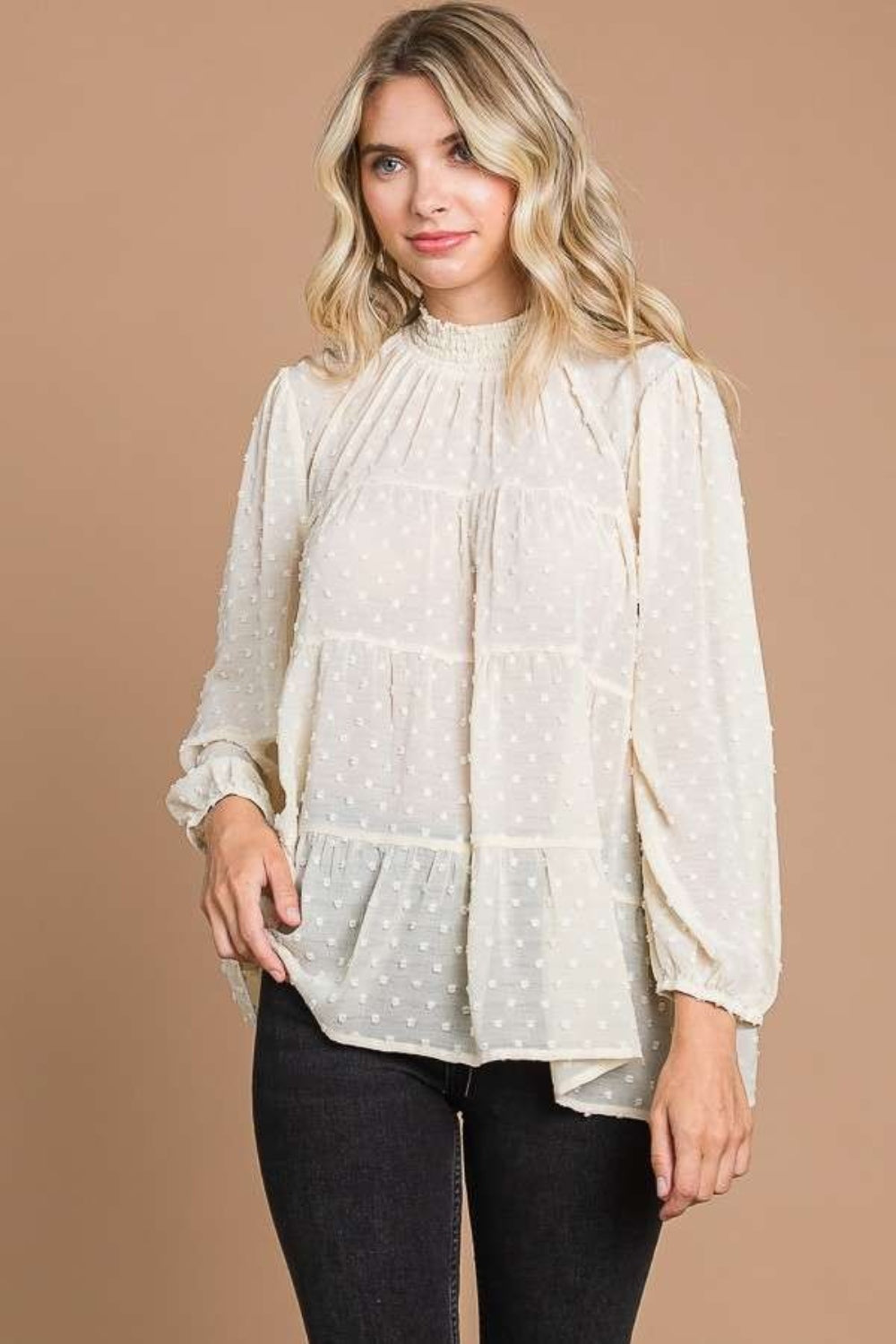 Blusa de cuello alto fruncida con lunares suizos en talla grande de Culture Code