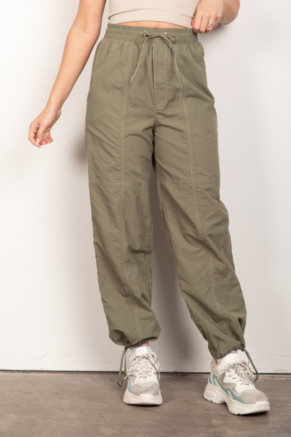 Pantalones de chándal de paracaídas tejidos con cordón ajustable de VERY J