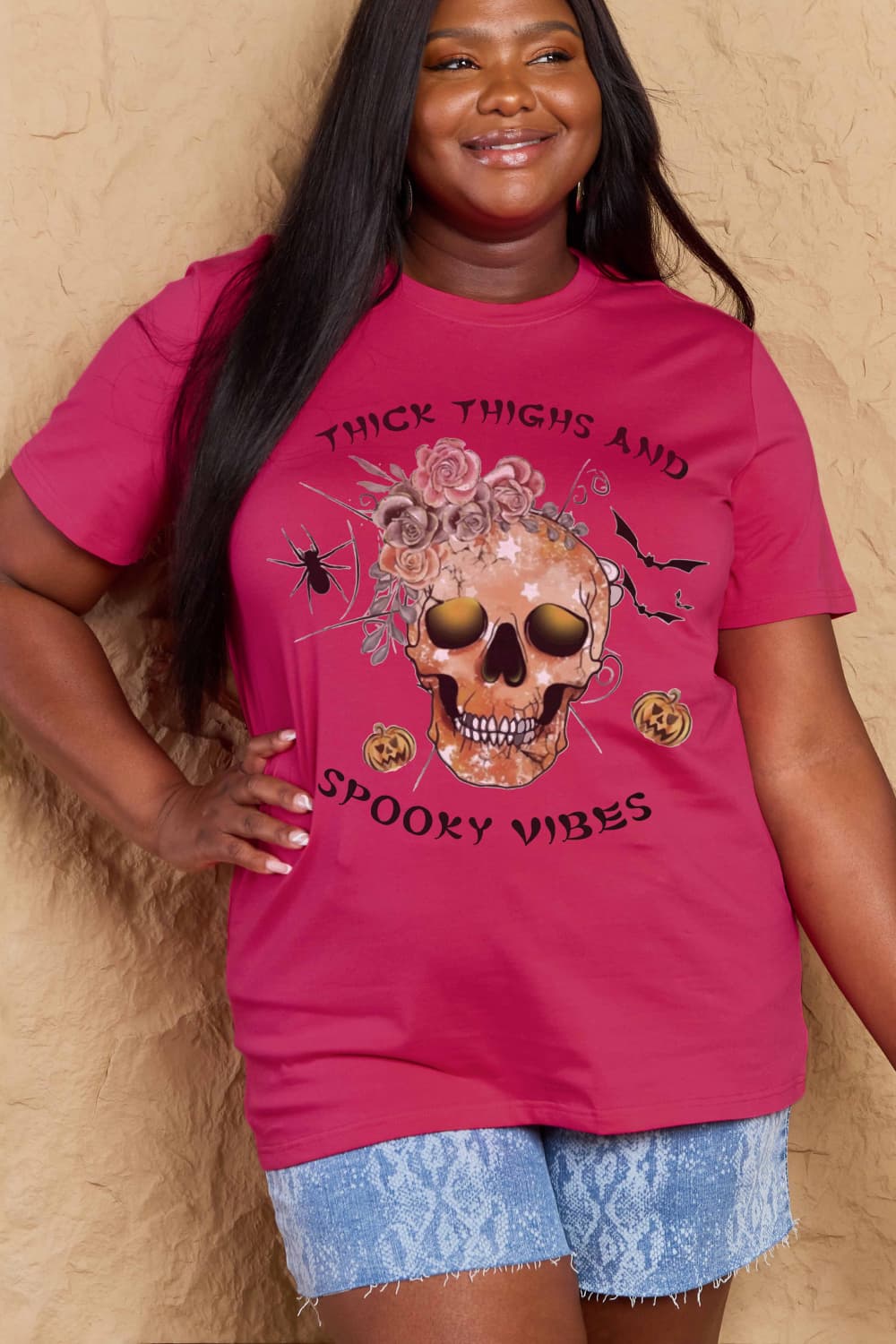 Camiseta de algodón con gráfico Simply Love de tamaño completo THICK THIGHS AND SPOOKY VIBES