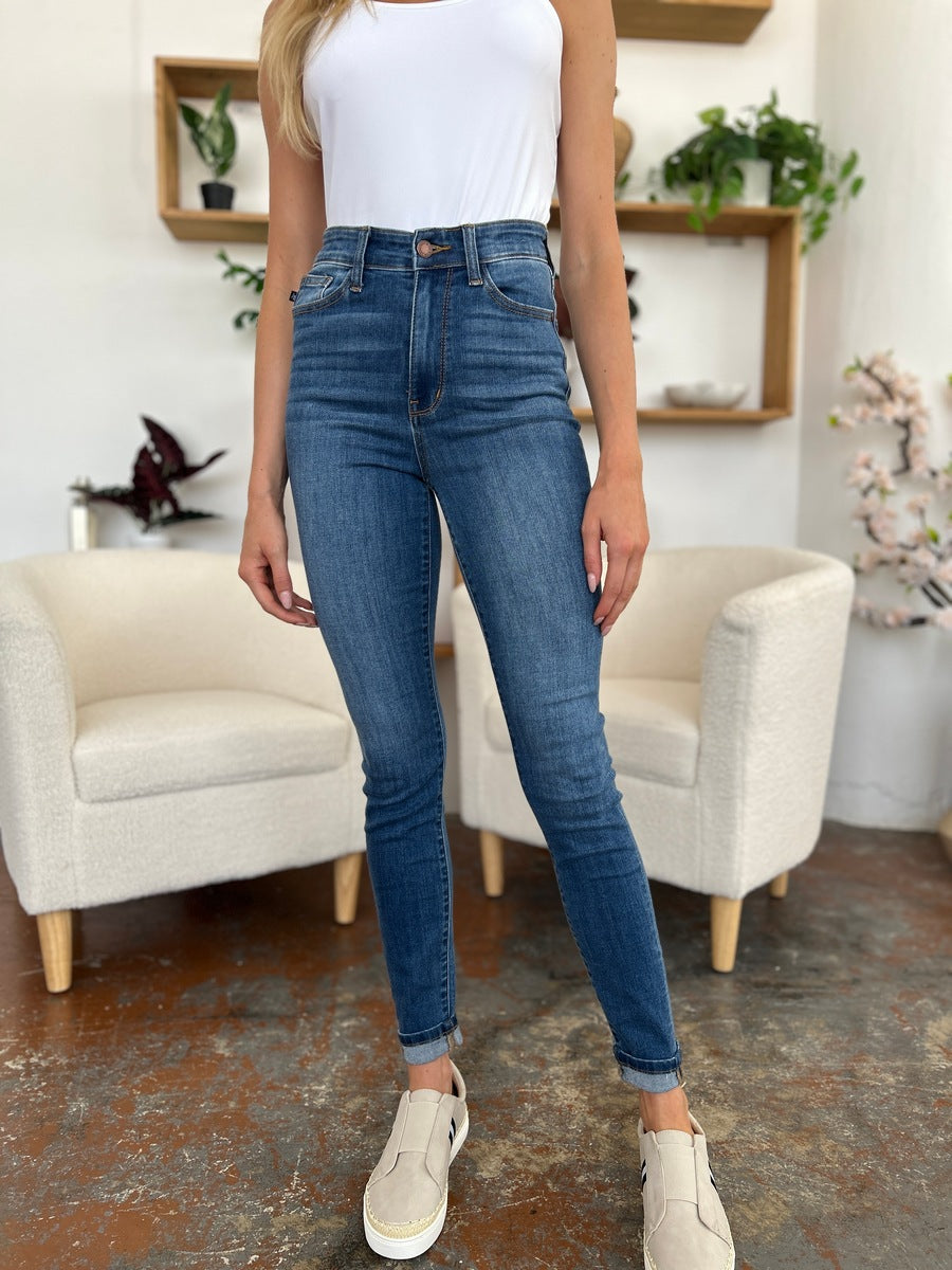 Jean skinny taille haute Judy Blue avec ourlet à revers