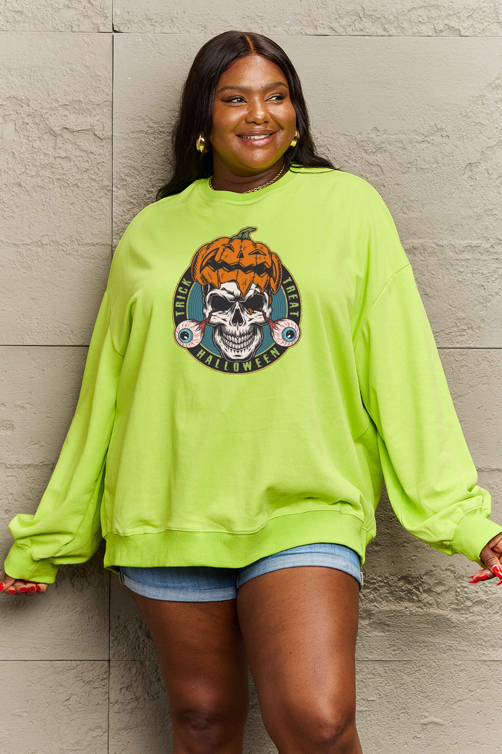 Sudadera con estampado de calaveras de tamaño completo Simply Love