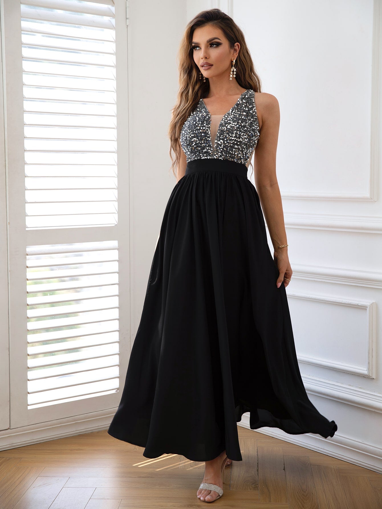 Robe longue sans manches à sequins contrastés