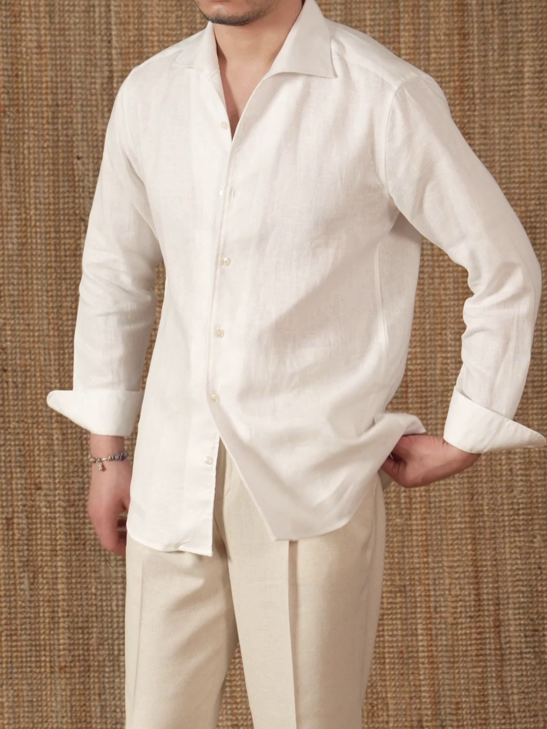 Chemise blanche à manches longues pour homme, idéale pour toutes les occasions