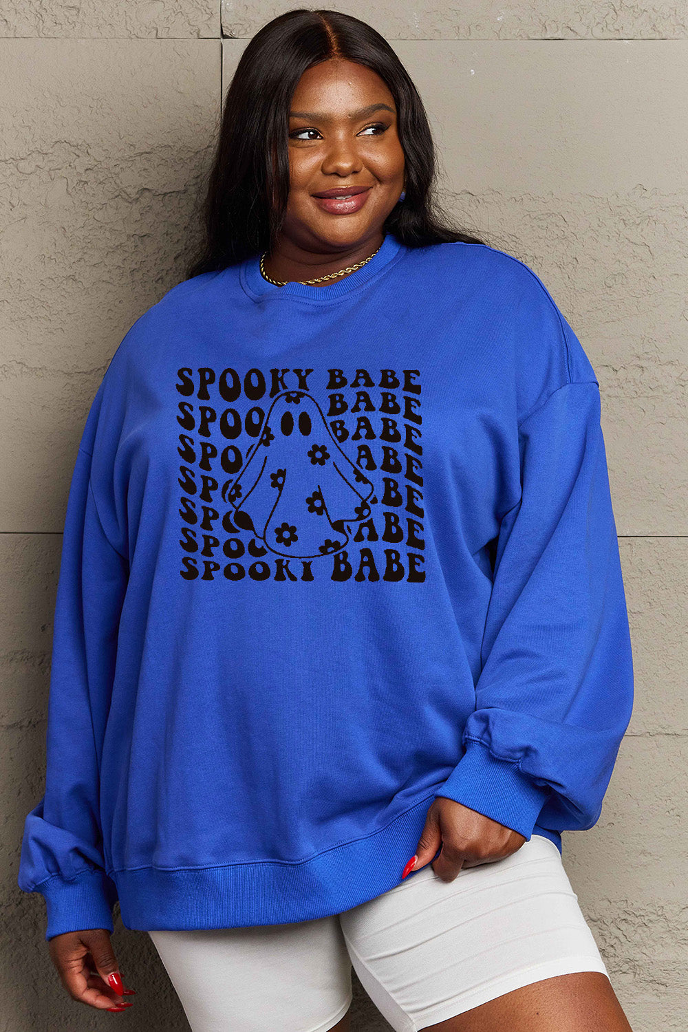 Sweat-shirt graphique SPOOKY BABE en taille réelle Simply Love