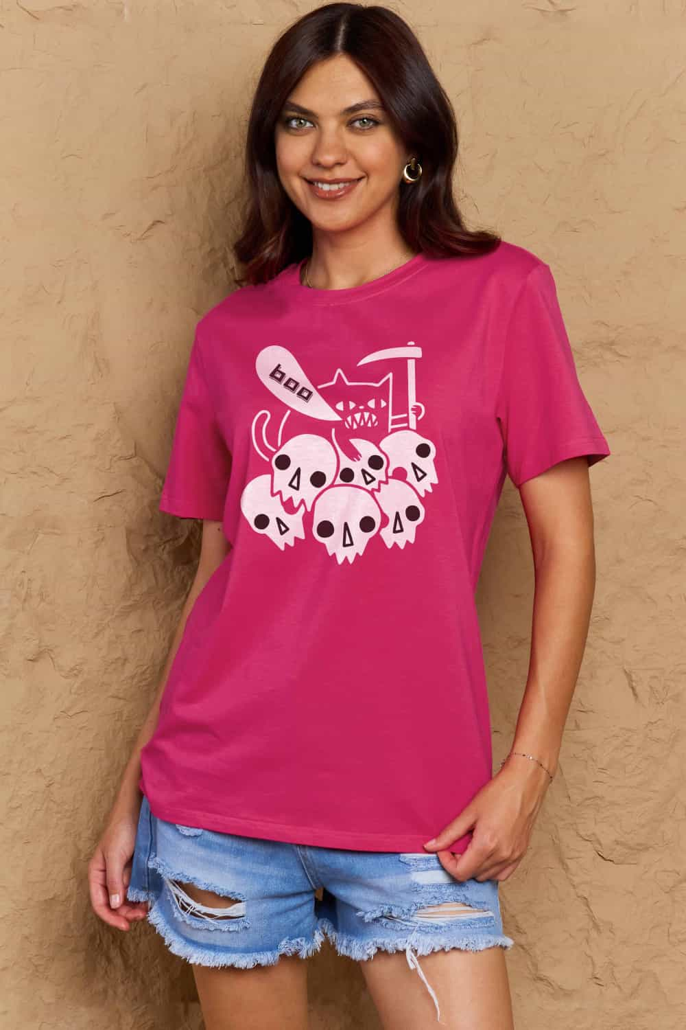 Camiseta de algodón con gráfico de tamaño completo Simply Love BOO